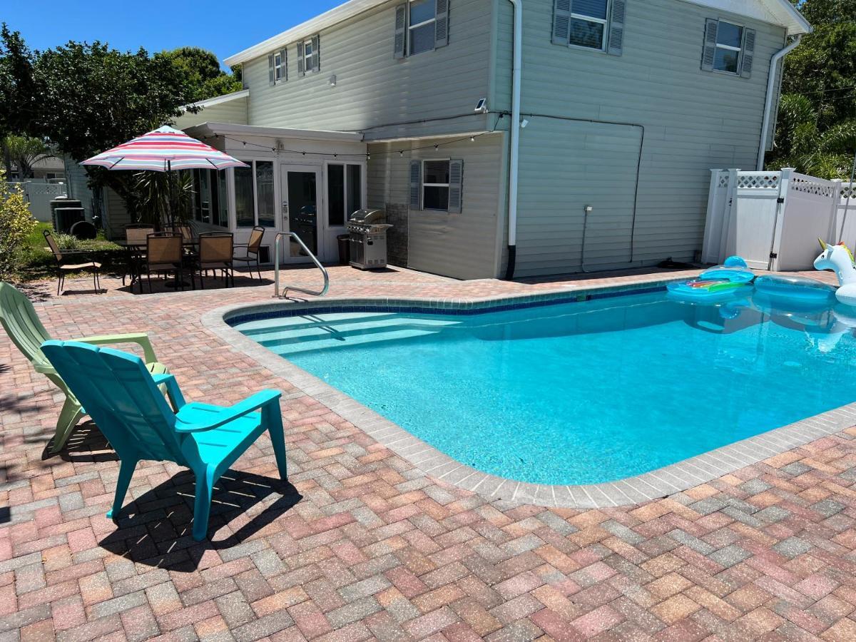 Poolside Paradise & Bound